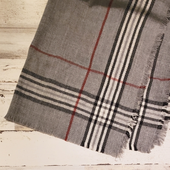 New V.FRAAS SOFT GREY PLAID TARTAN OVERSIZED SCARF - Picture 3 of 5